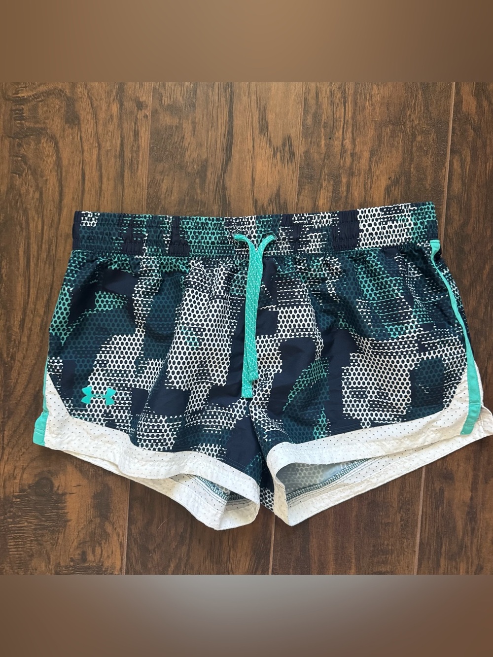 Under Armor Youth XL Athletic Shorts